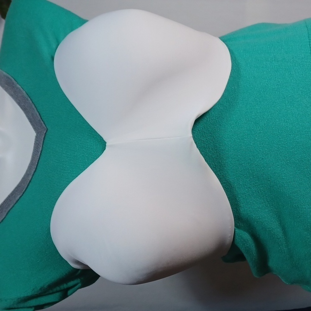 MAIDENFORM BRA SIZE 40DDD IN A BEAUTIFUL WHITE POLYESTER AND SPANDEX MATERIAL